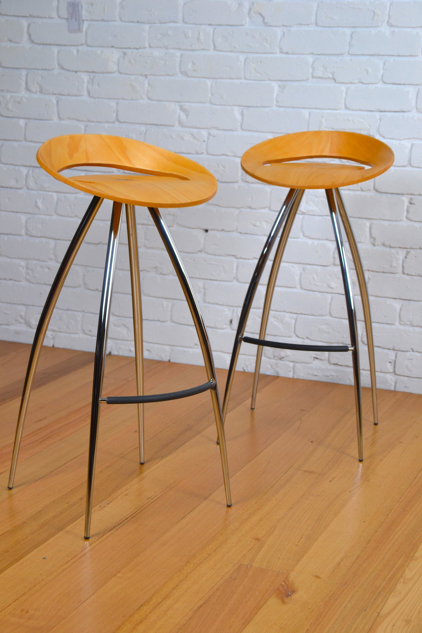 Pair Post Modern Italian designer Lyra bar stool - Mira Design / Magis