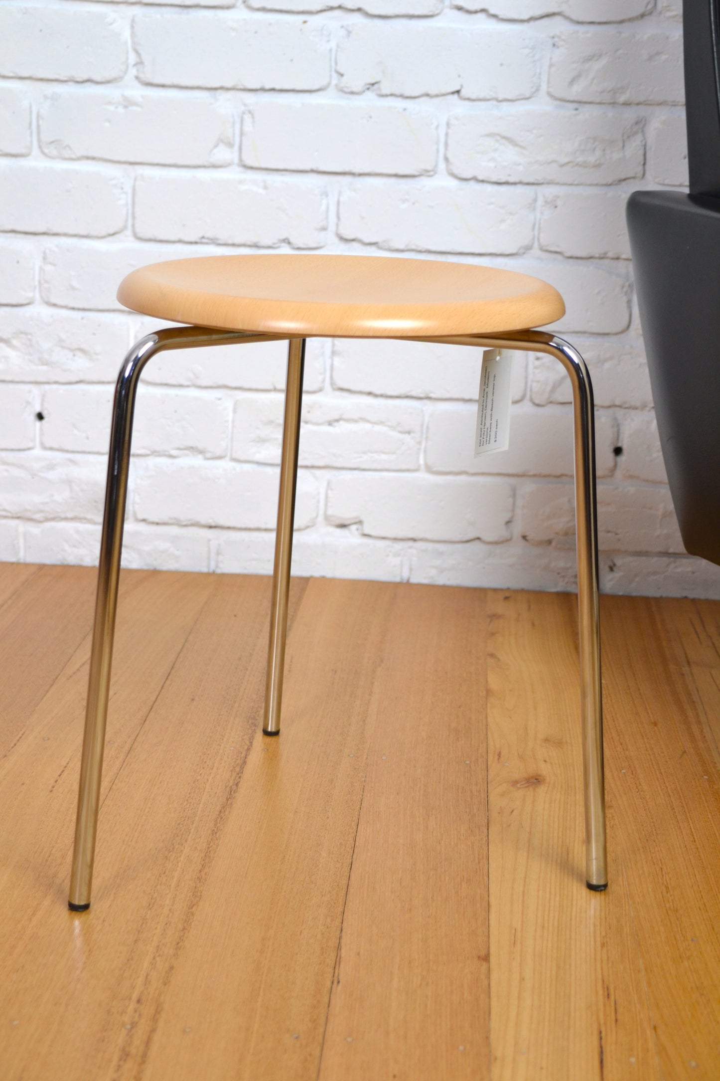 Modern design Danish stool - Dot stool Arne Jacobsen / Fritz Hansen